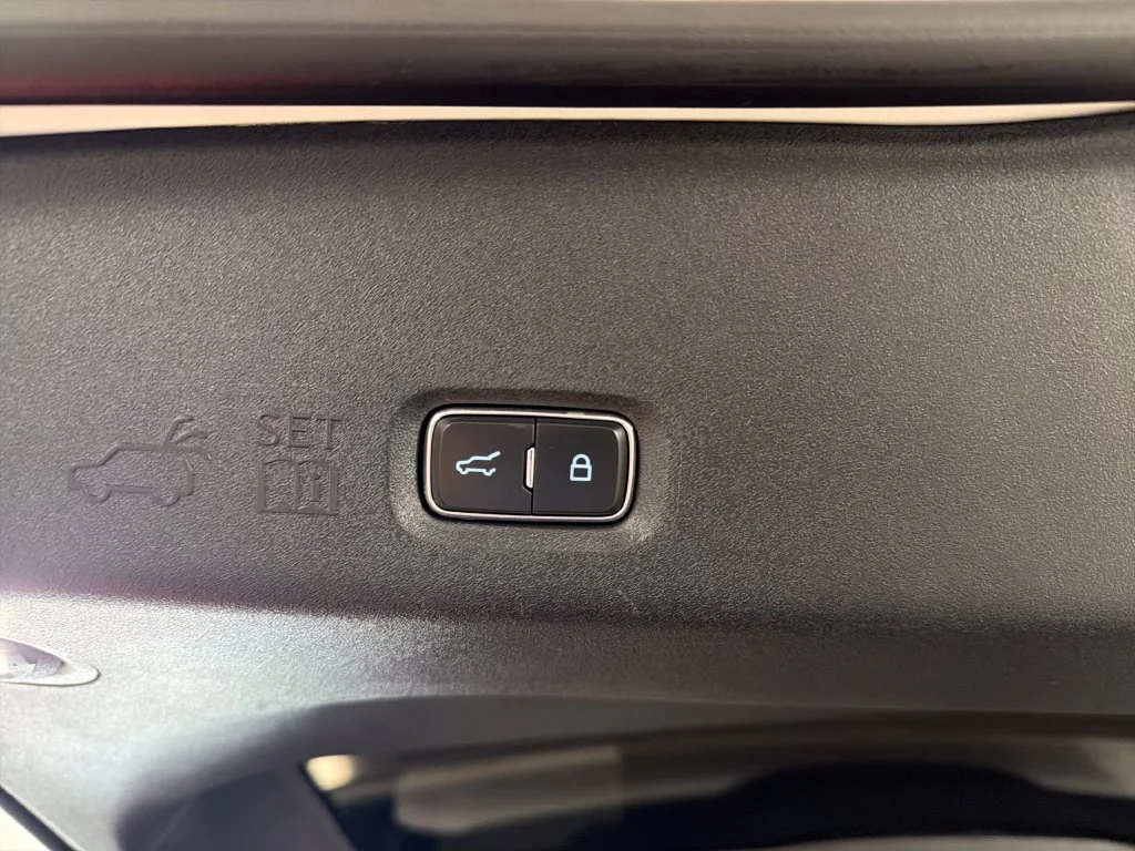 Used 2025 Star White Meta Ford Active image 9