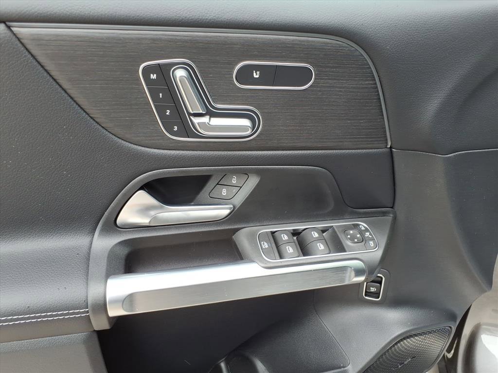 New 2026 Mountain Grey Metallic Mercedes-Benz GLB 250 image 13