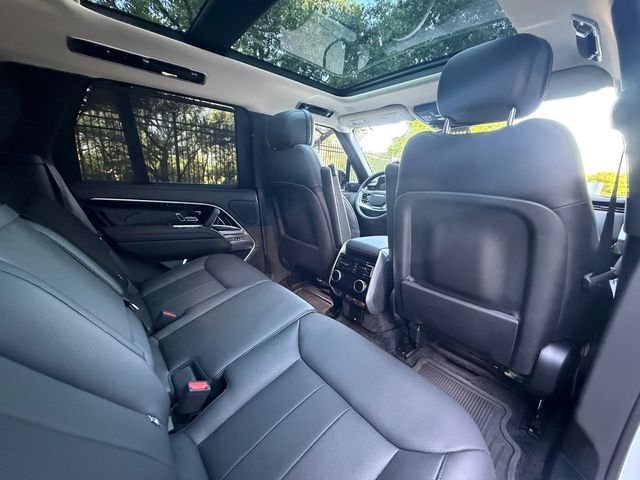 Used 2025 White Land Rover SE image 17