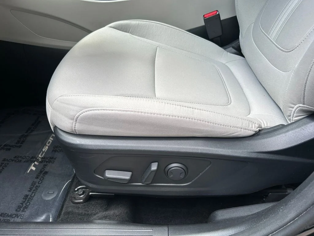 Used 2025 Black Hyundai SEL image 16