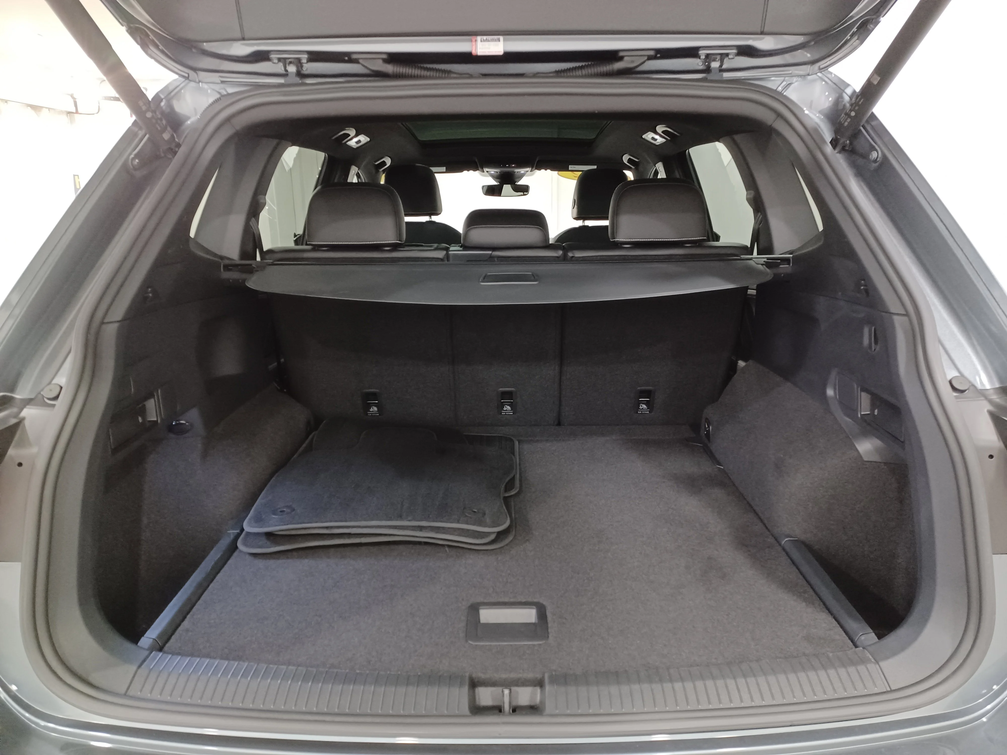 Certified Used 2022 Platinum Gray Metallic Volkswagen Highline R-Line 4Motion*Remote Start | Nav | 360 Cam | Htd & Cooled Leather | Pano Roof | Htd Wheel image 24