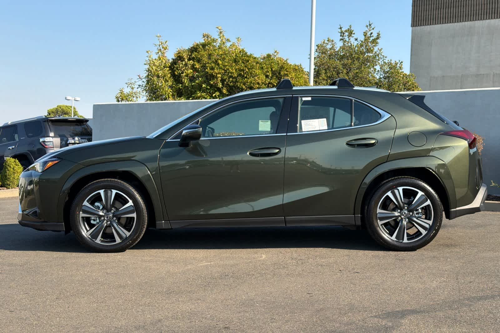 New 2026 Nori Green Pearl Lexus UX 300h PREMIUM AWD image 9