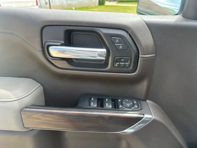Used 2022 White GMC SLT image 18