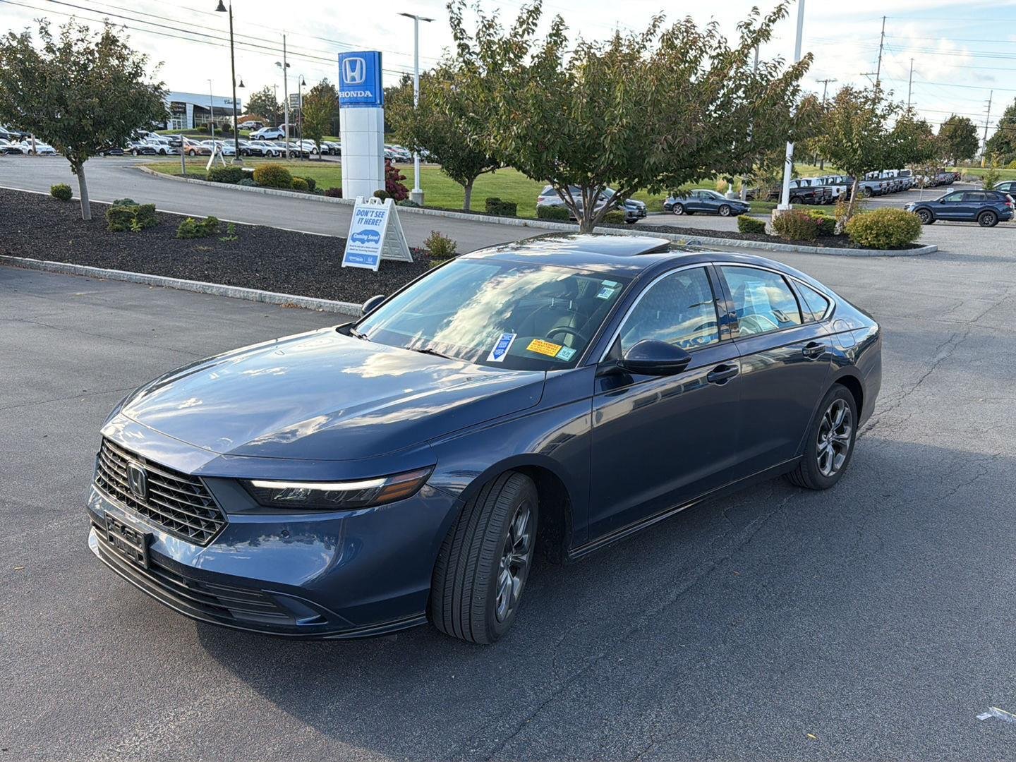 Used 2025 Canyon River Blue Metallic Honda EX-L image 3