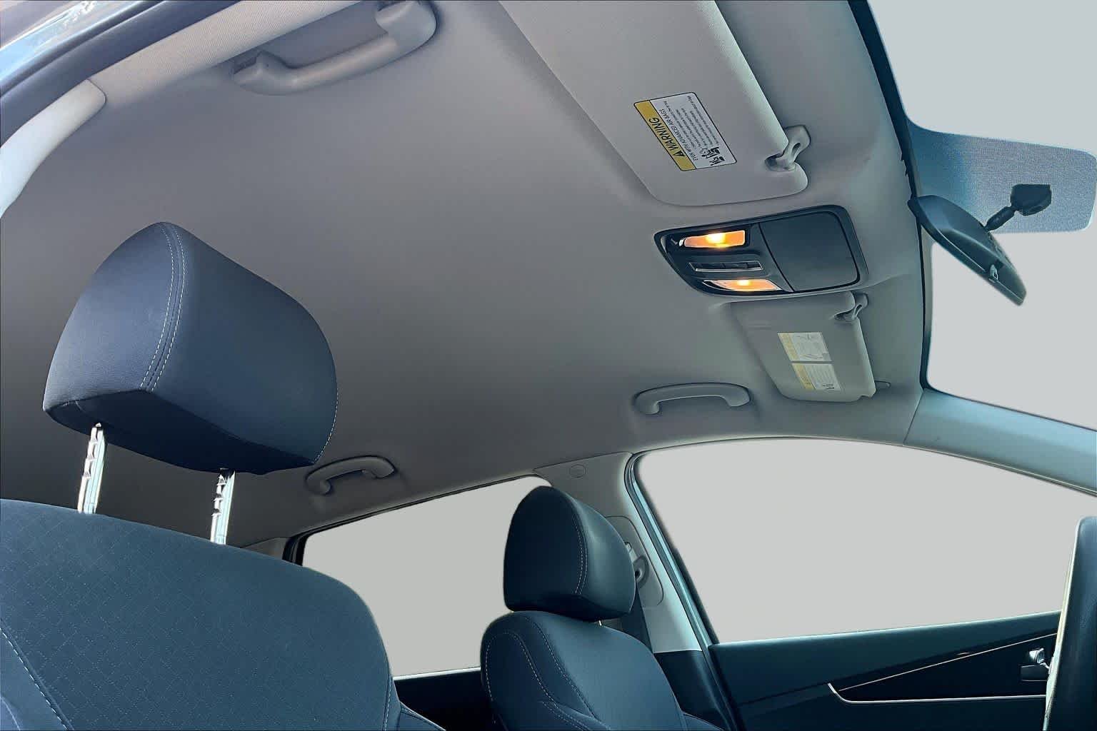 Used 2019 Everlasting Silver Kia L image 13