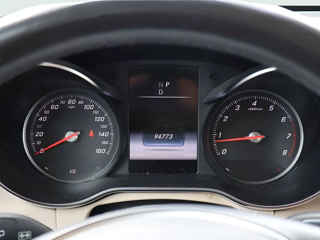 Used 2018 Diamond Silver Metallic Mercedes-Benz GLC 300 image 29