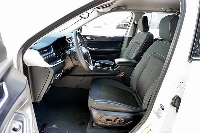 Used 2023 White Jeep Laredo image 14