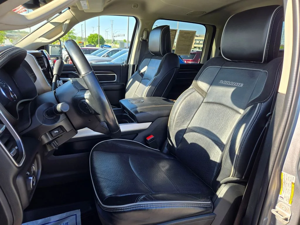 Used 2023 Silver Ram Laramie image 18