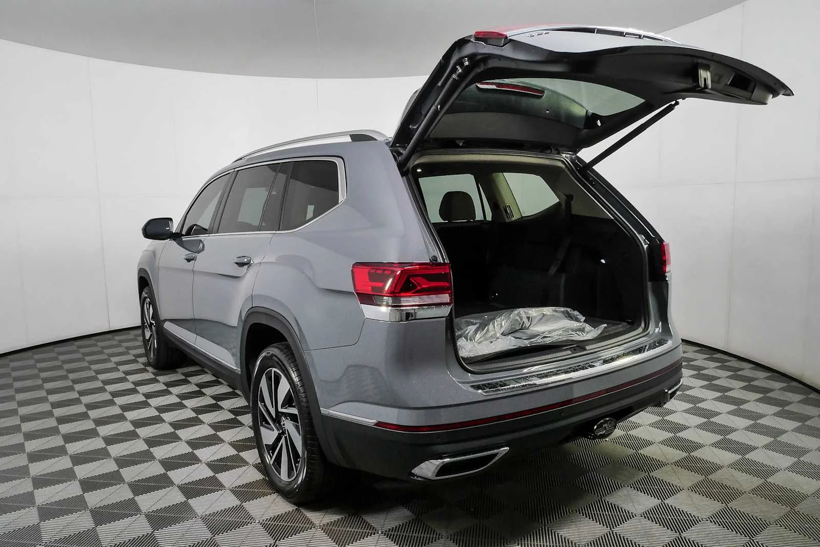 New 2026 Pure Gray Volkswagen 2.0T SEL image 34