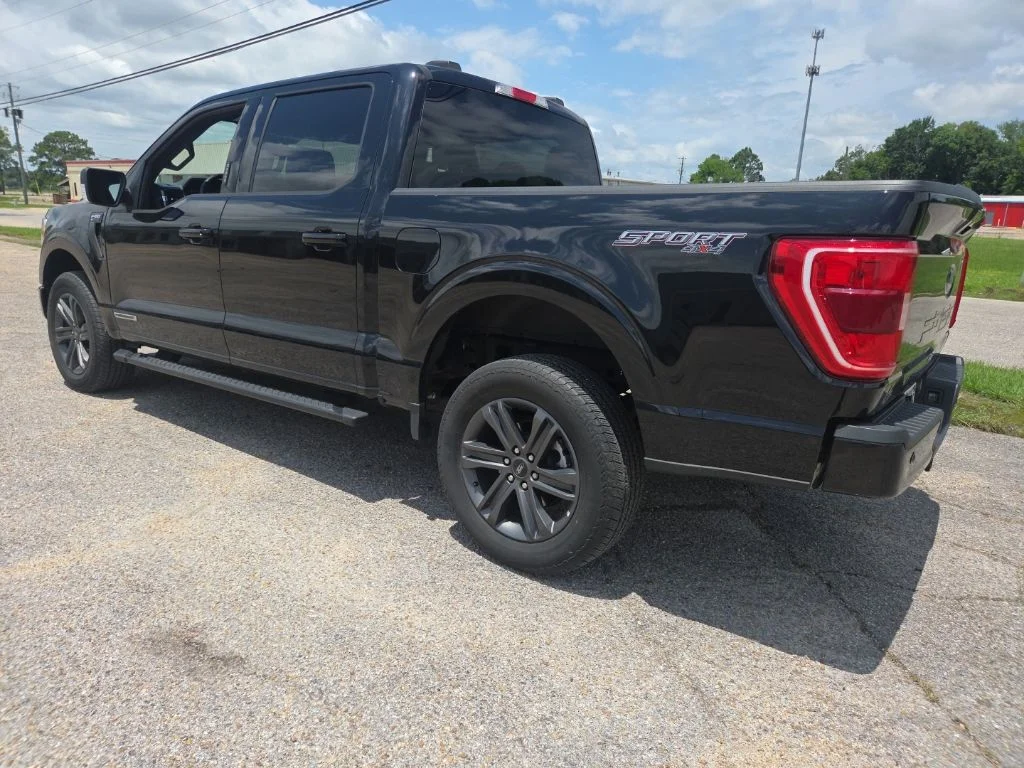 Used 2023 Black Ford XLT image 8