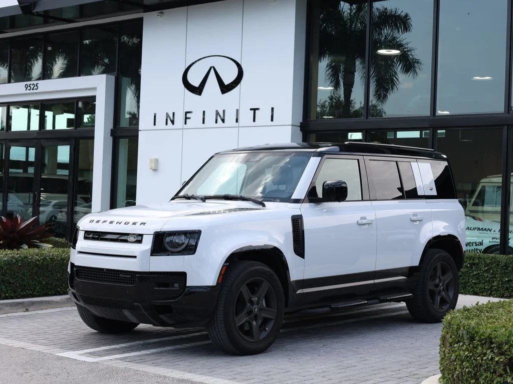 2023 Land Rover Defender X-Dynamic SE's photo