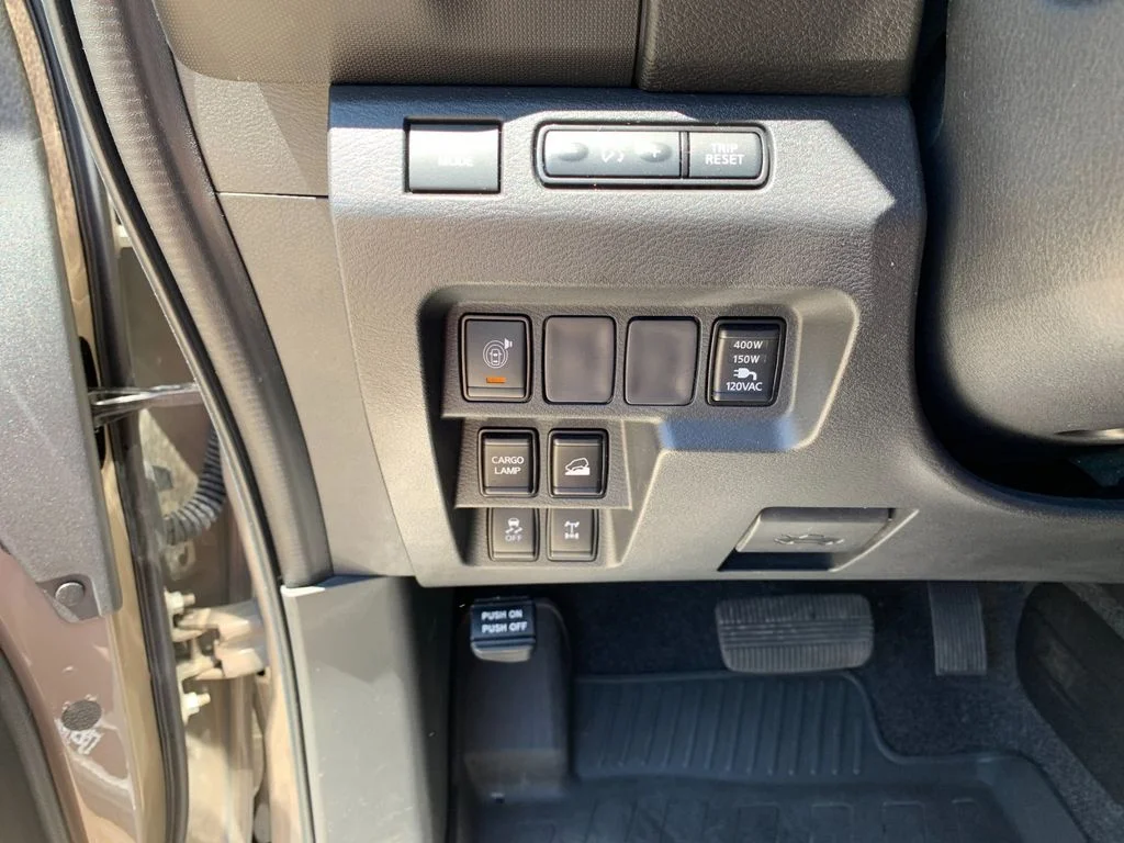 Used 2023  Nissan PRO-4X image 32