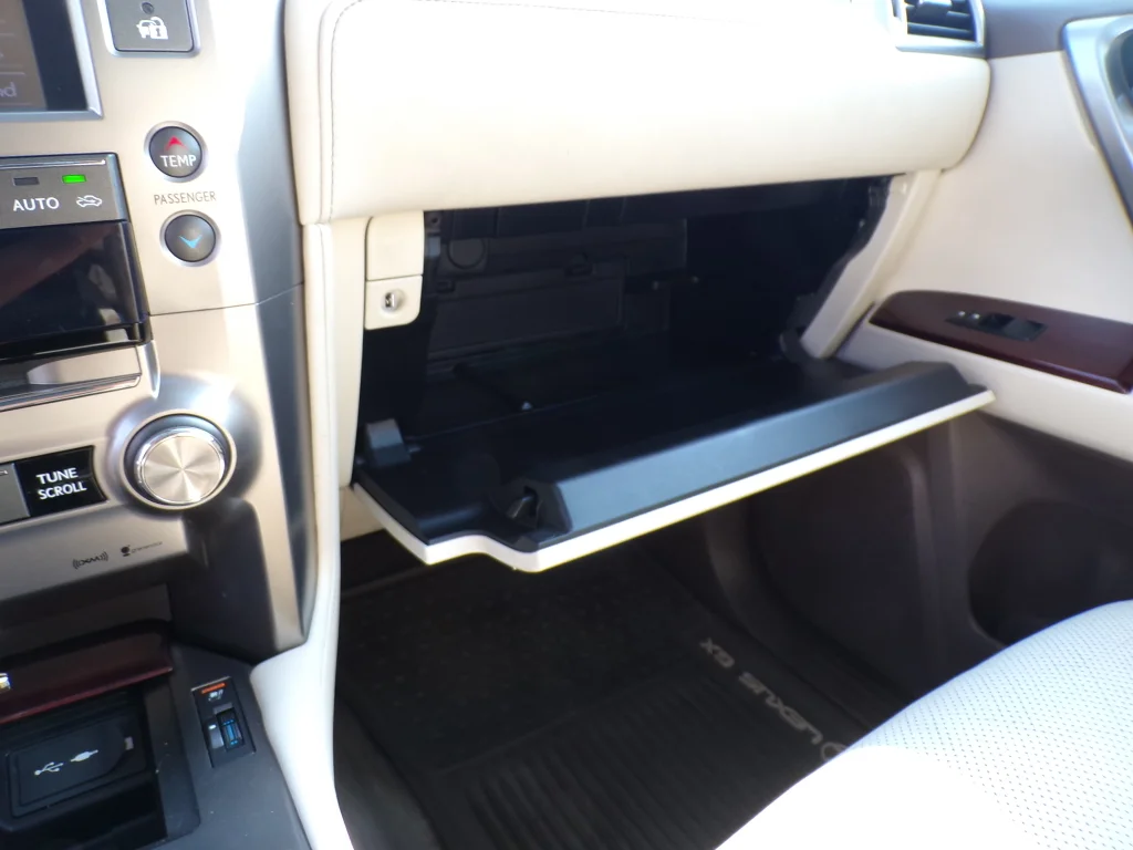 Used 2016 Starfire Pearl Lexus Base image 26