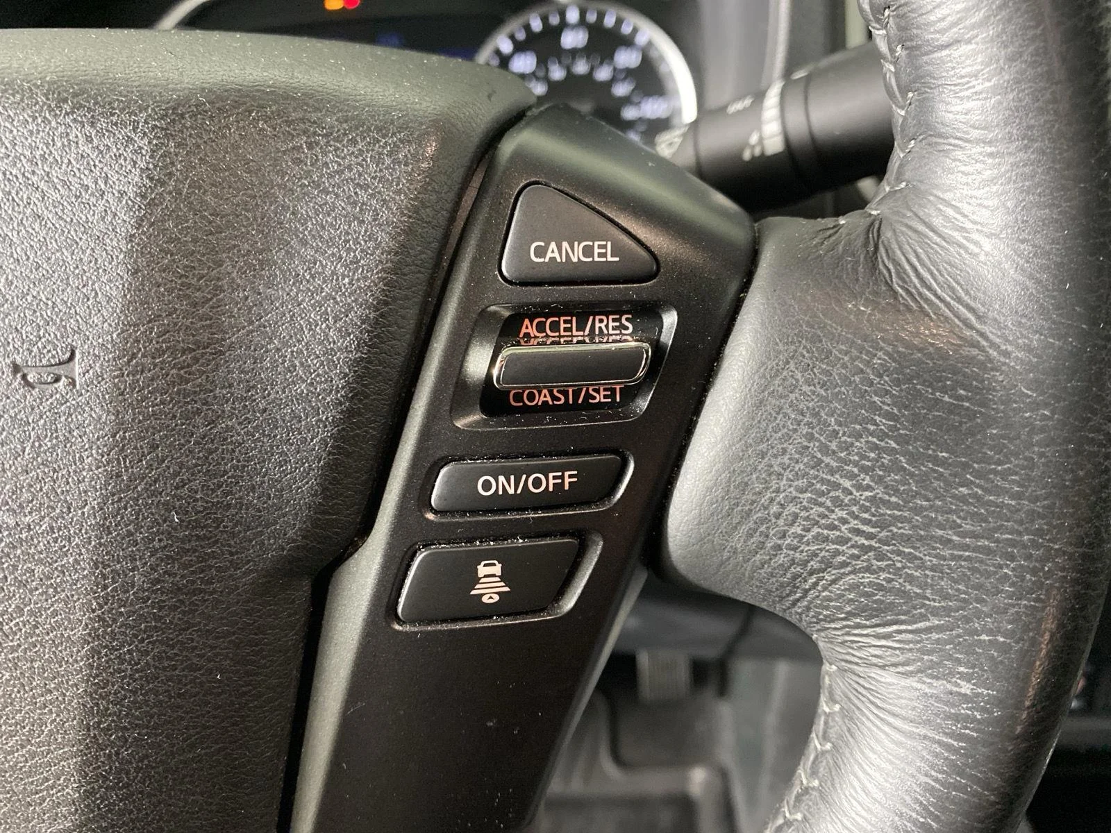 Used 2024 Wh Nissan SL image 16