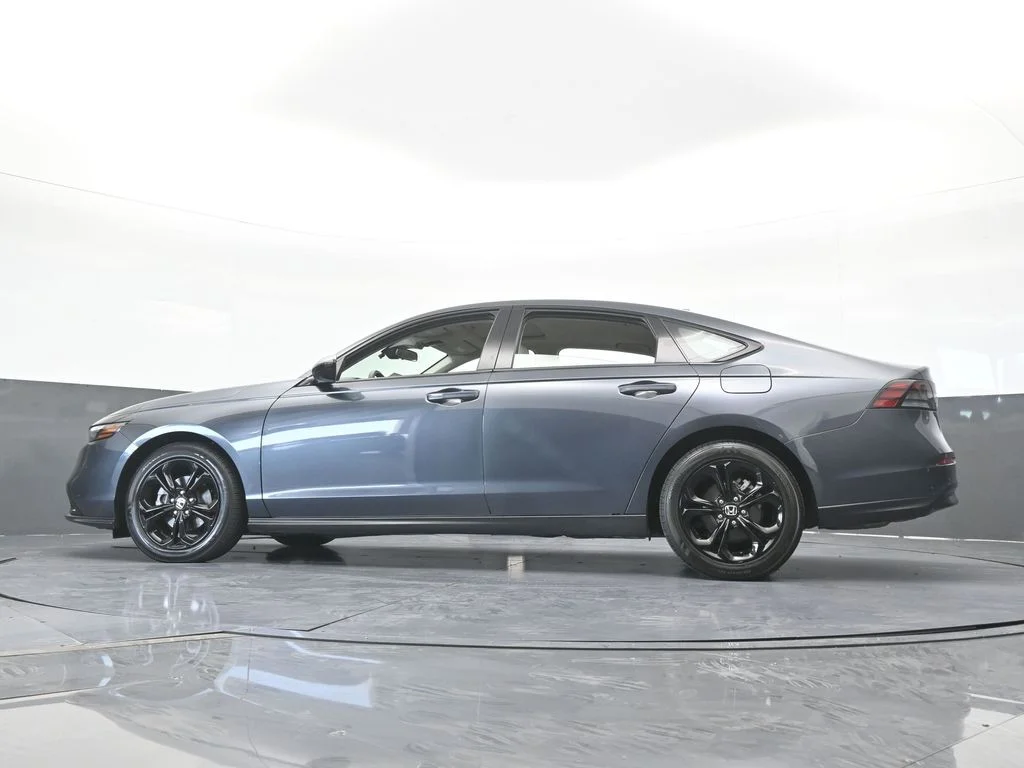 Used 2025 Gray Honda SE image 55