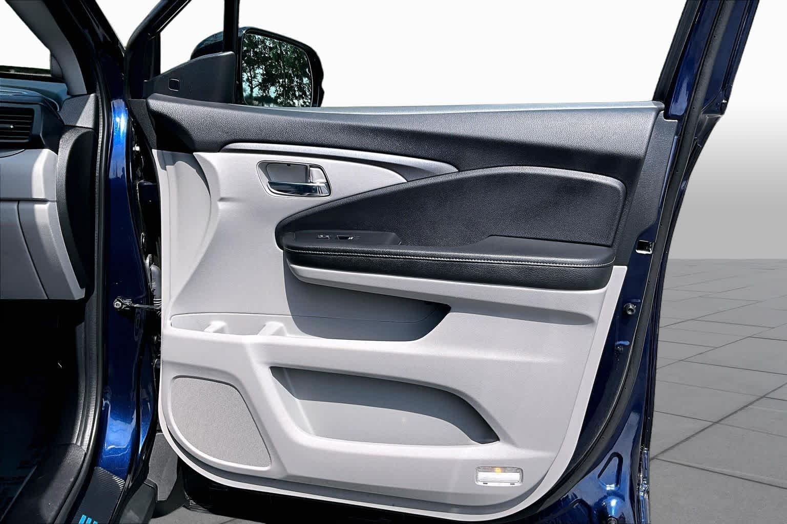 Used 2022 Obsidian Blue Pearl Honda RTL-E image 23