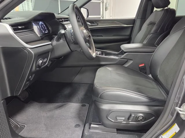 New 2026 Baltic Gray Metallic Clear-Coat Exterior Paint Jeep Altitude image 5