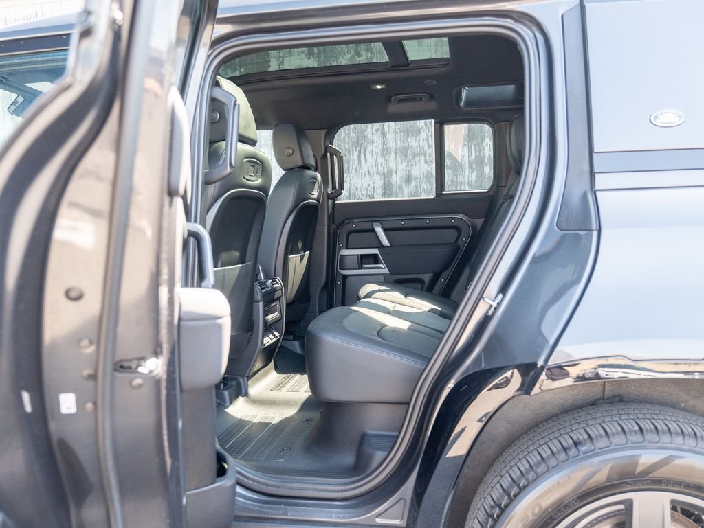 Used 2022 Gray Land Rover X-Dynamic SE image 33