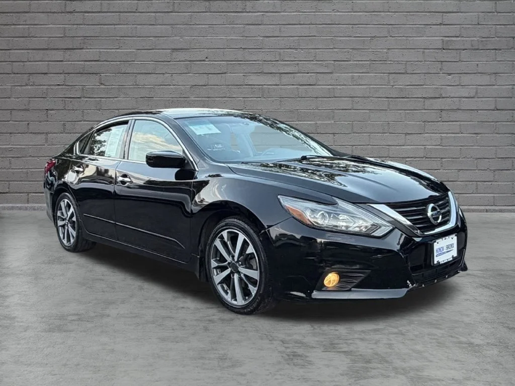 Used 2016 Super Black Nissan 2.5 SR image 2