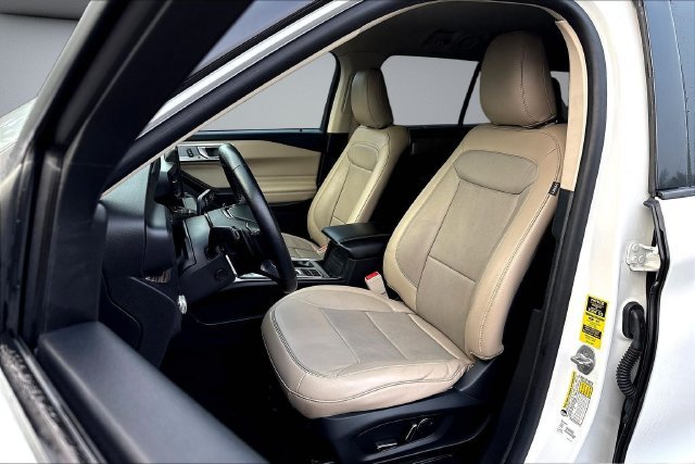 Used 2020 White Ford Limited image 23