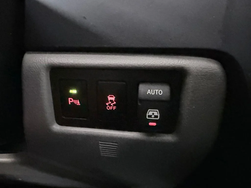 Used 2018 Silver Sky Metallic Toyota Platinum image 25