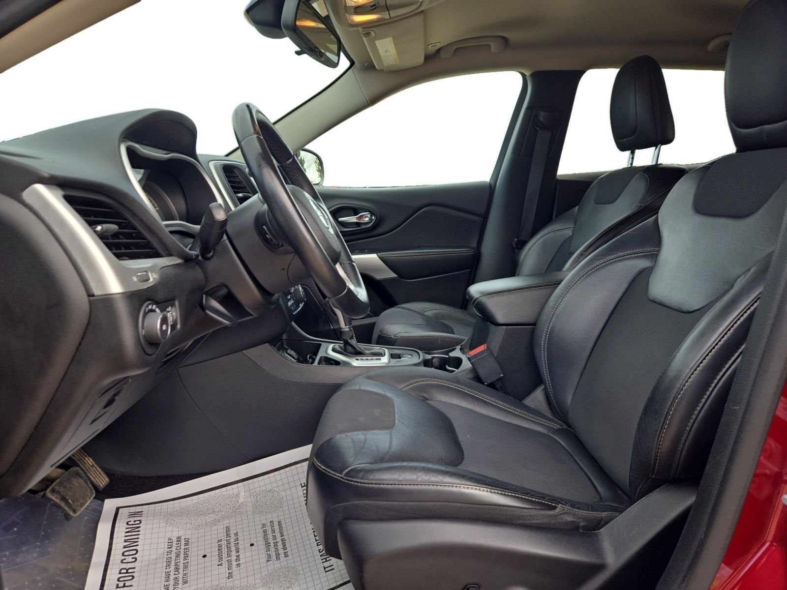 Used 2018 Red Jeep Latitude Plus image 13