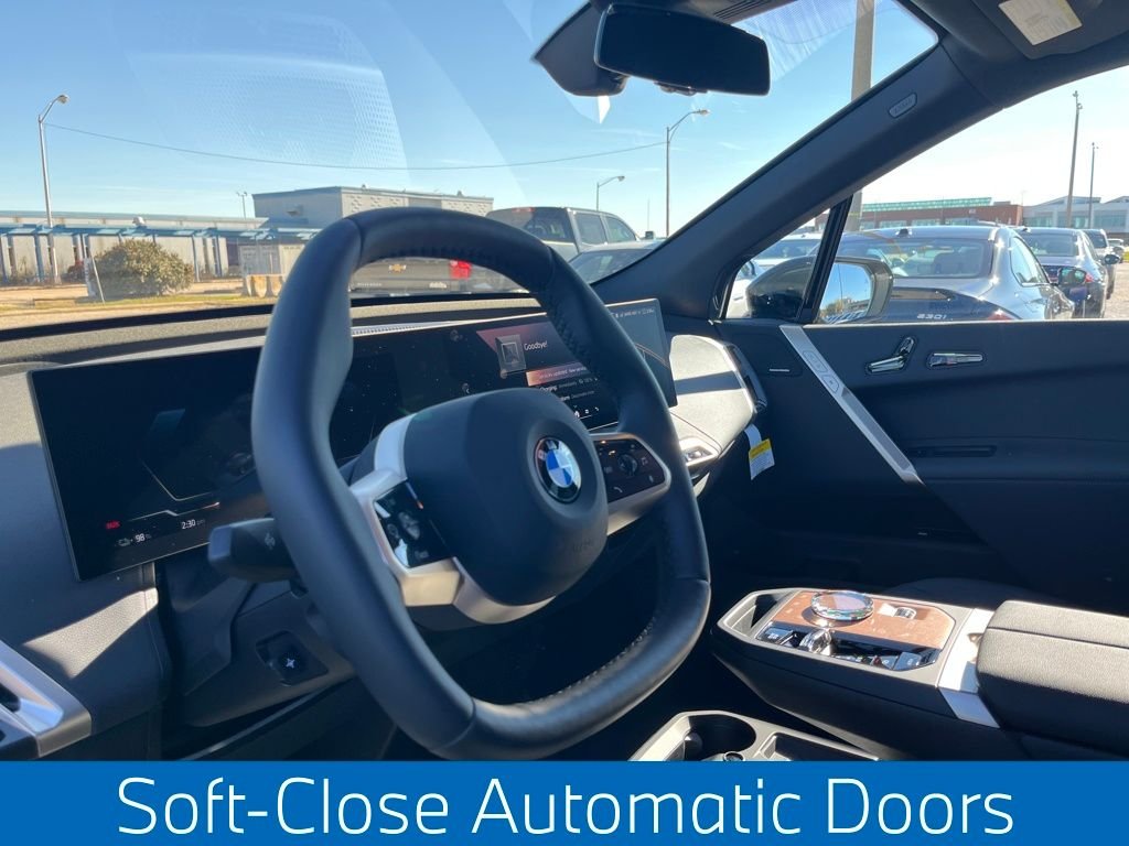 Certified Used 2026 Black Sapphire Metallic BMW xDrive60 image 5