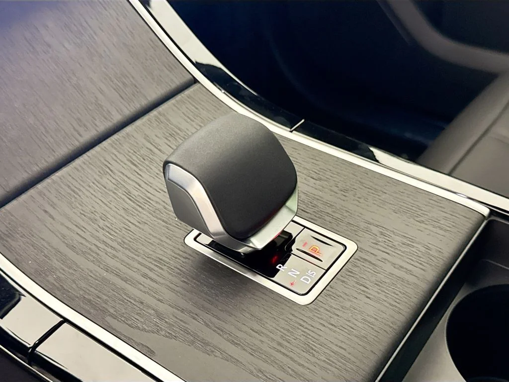 New 2026 Santorini Black Land Rover S image 17