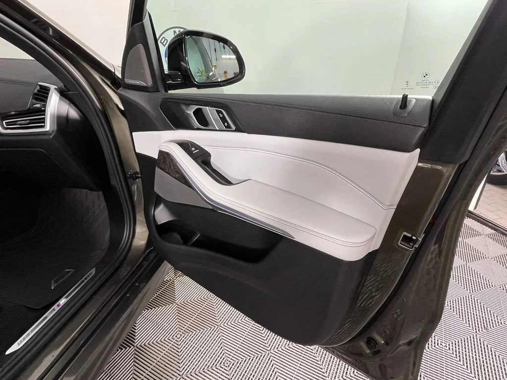Certified Used 2023 Manhattan Green Metallic BMW xDrive40i image 25