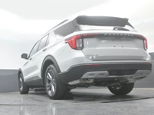New 2027 Avalanche Gray Ford Active image 24