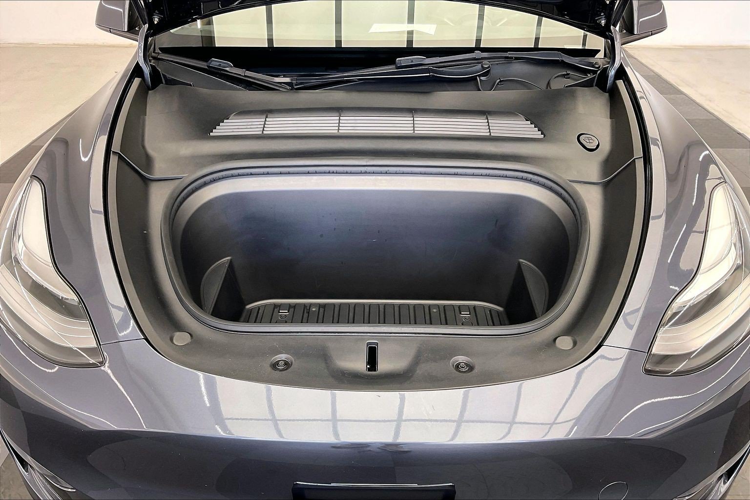 Used 2023 Midnight Silver Metallic Tesla Long Range image 9