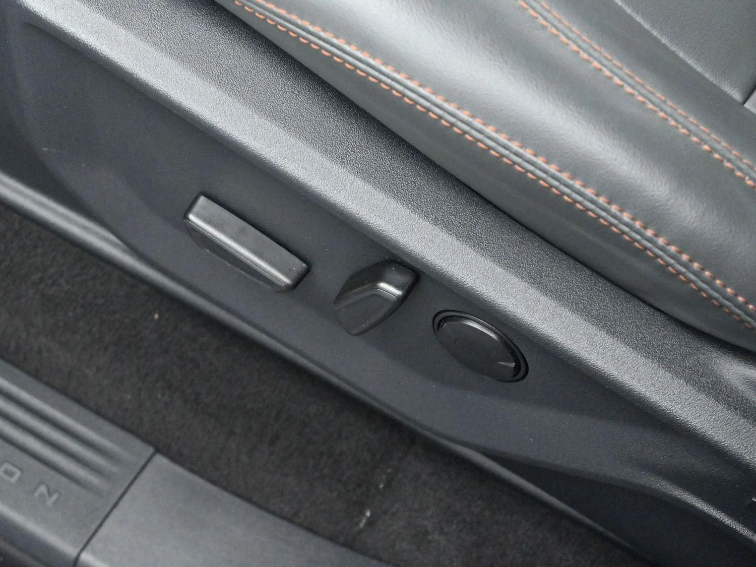 Used 2025 Space Silver Metallic Ford Active image 14