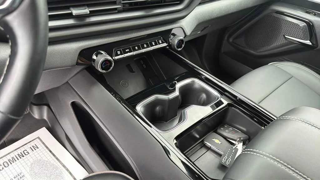 Used 2026 Blue Smoke Metallic Chevrolet LT - Standard Range image 24