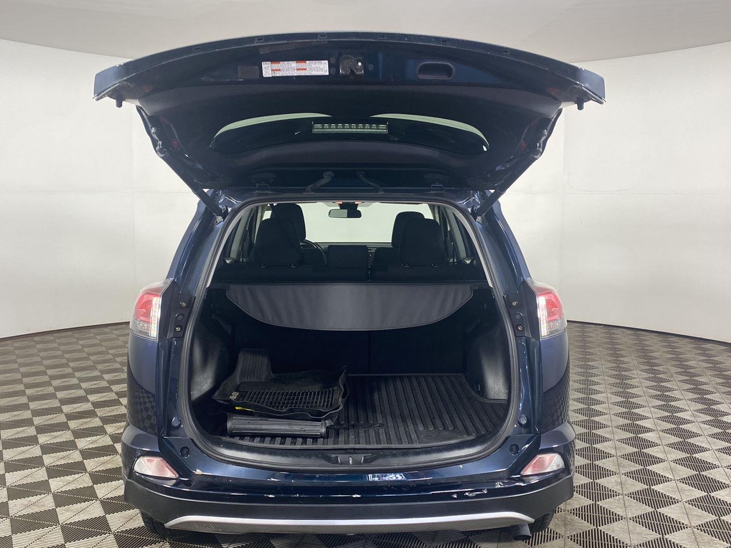 Used 2018 Galactic Aqua Mica Toyota XLE image 29