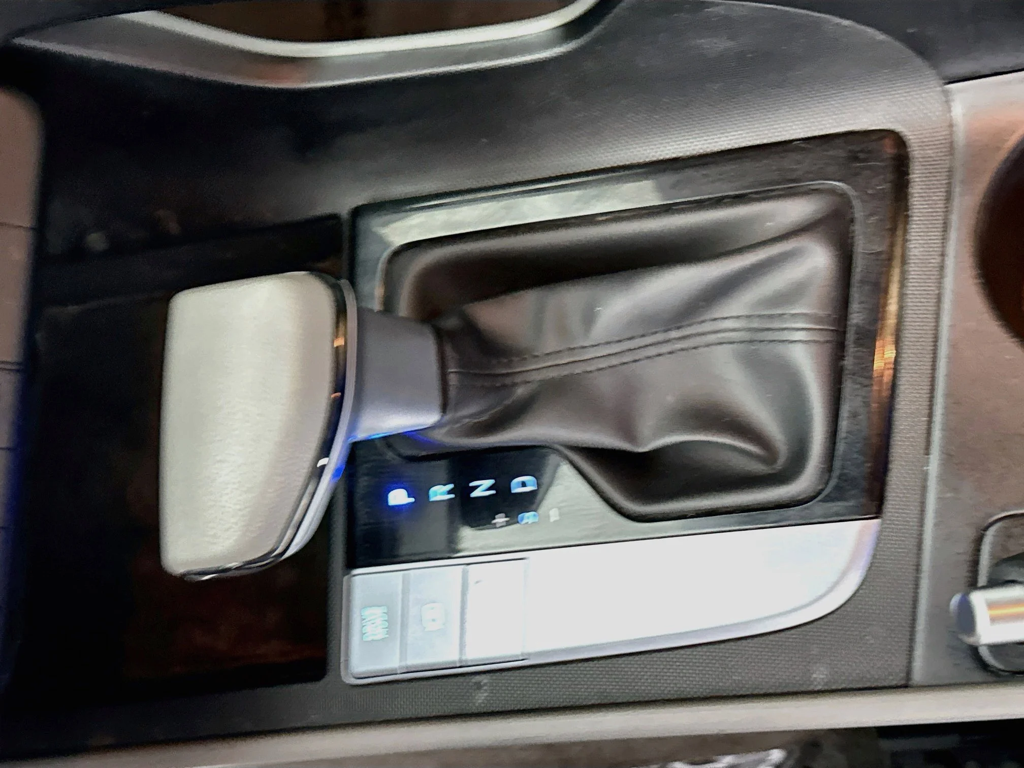 Used 2024 Fluid Metal Hyundai SE image 16