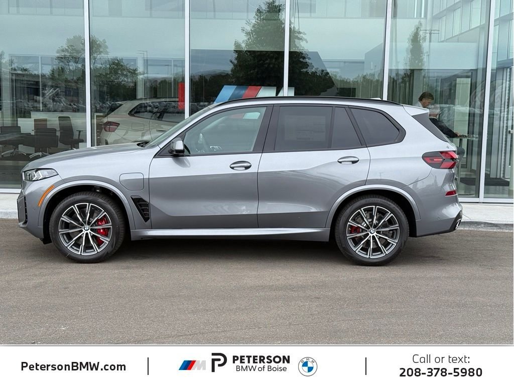 New 2026 Skyscraper Grey Metallic BMW xDrive50e image 2