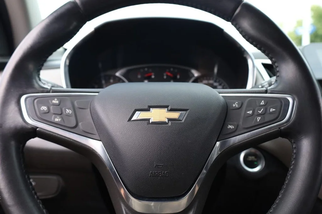 Used 2019 Mosaic Black Metallic Chevrolet AWD 4dr LT w/2LT image 11