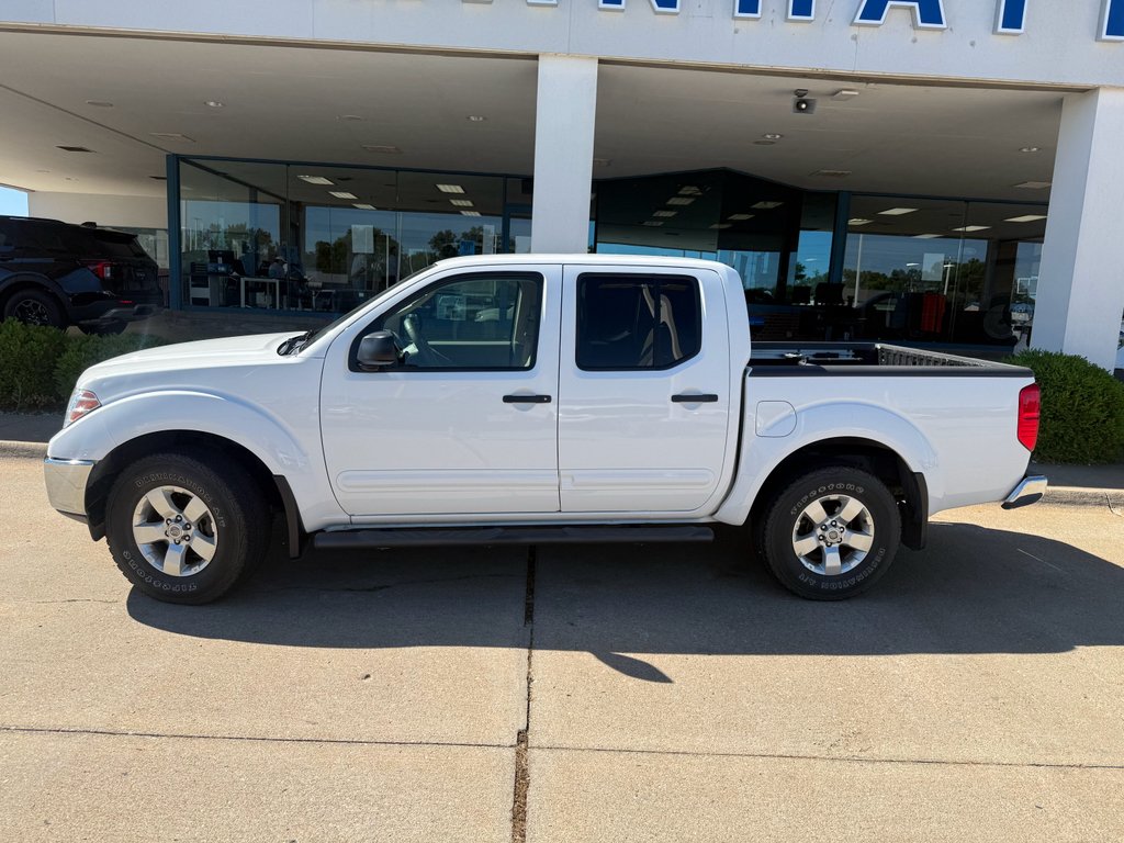 Used 2010 Avalanche Nissan SE image 9