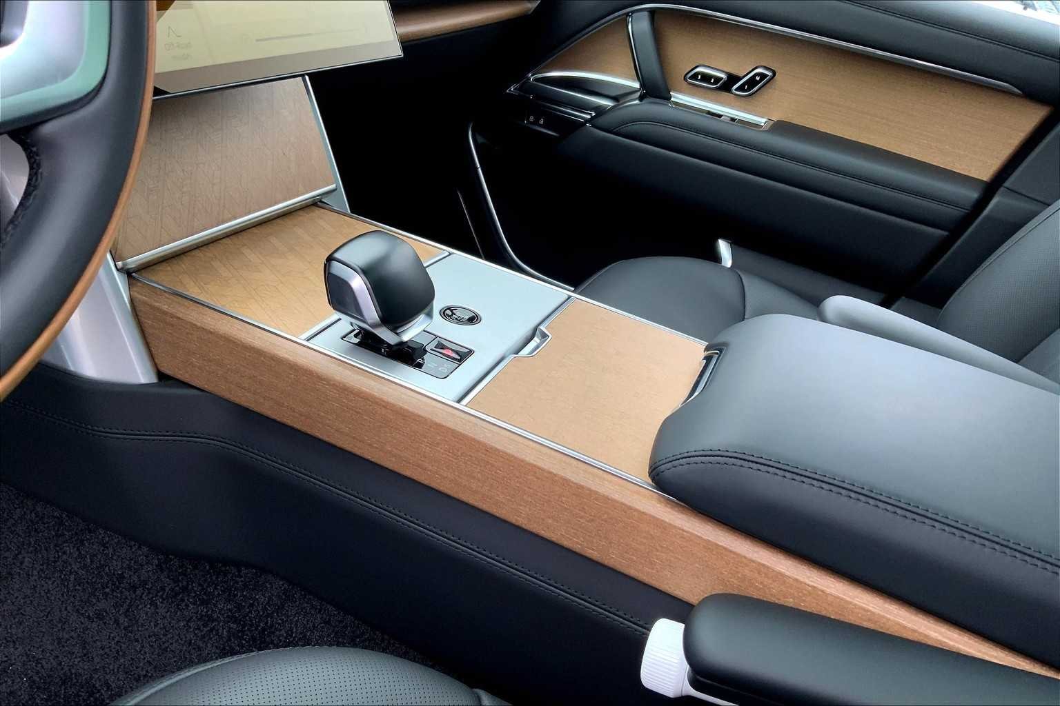 2025 Land Rover Range Rover SV - Photo 8