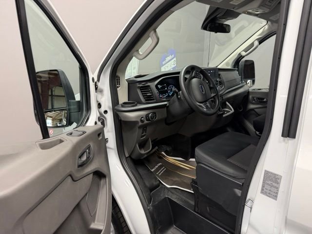 Used 2025 Oxford White Ford Base image 13