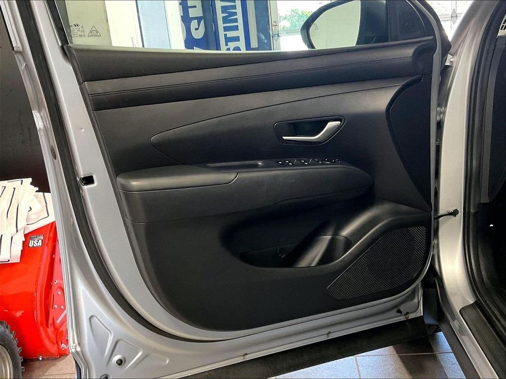 Used 2025 Silver Hyundai SE image 9