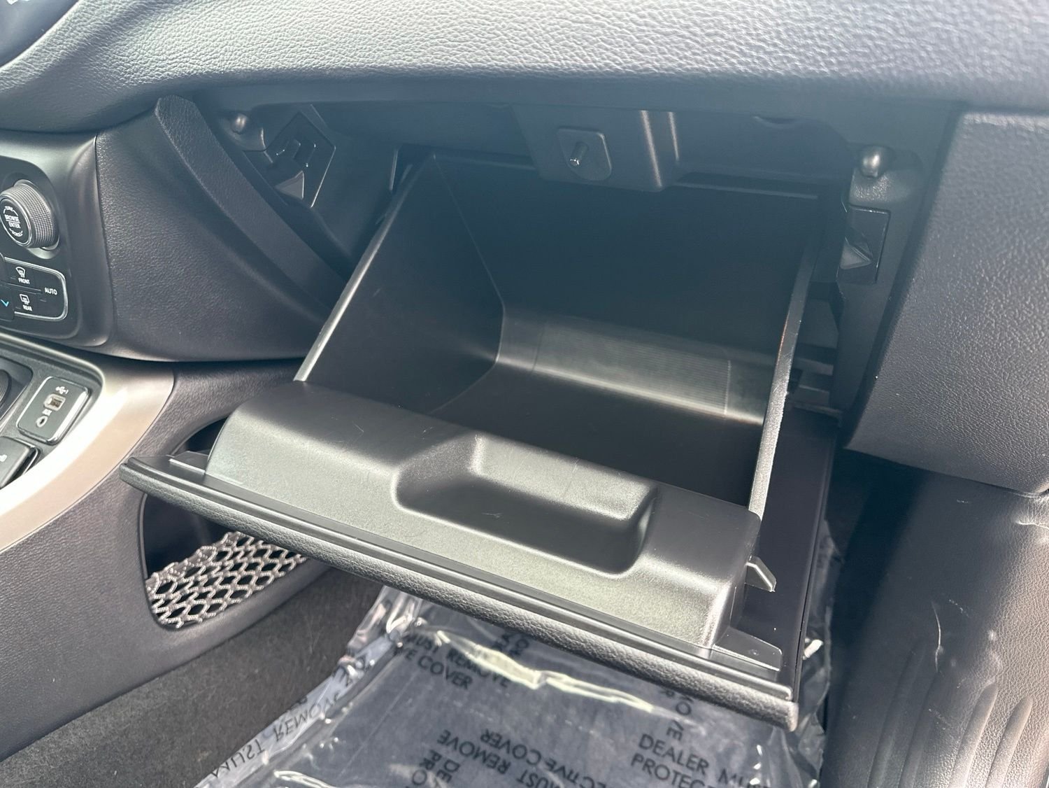 Used 2021 Blue Jeep Latitude image 33