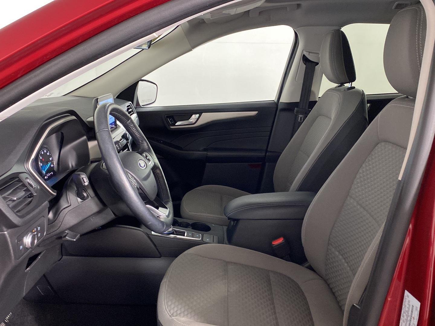 Used 2021 Red Metallic Ford SE image 26