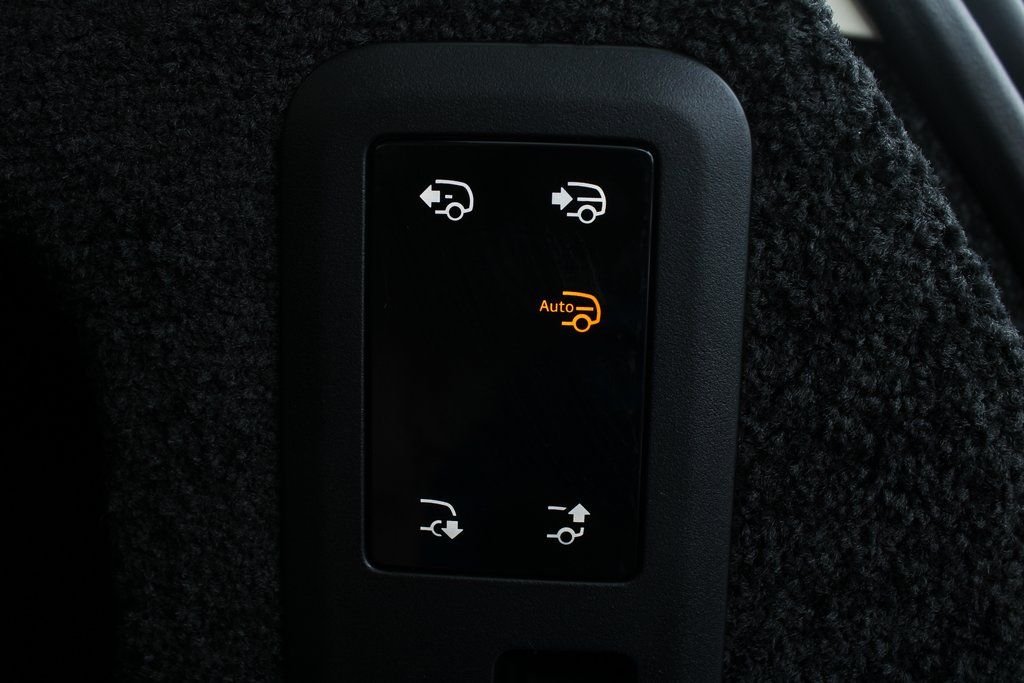 Used 2024 White Land Rover SV image 12