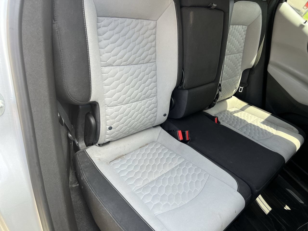 Used 2019 SILVER ICE METALLIC Chevrolet LT image 27