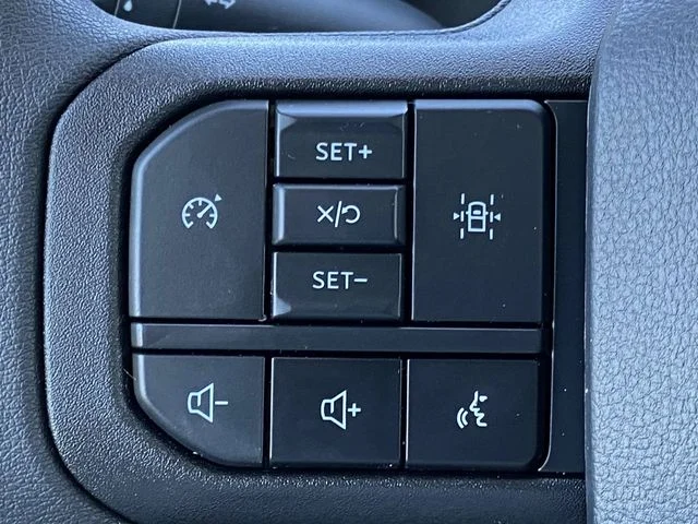 New 2025 Oxford White Ford F-550® XL image 23