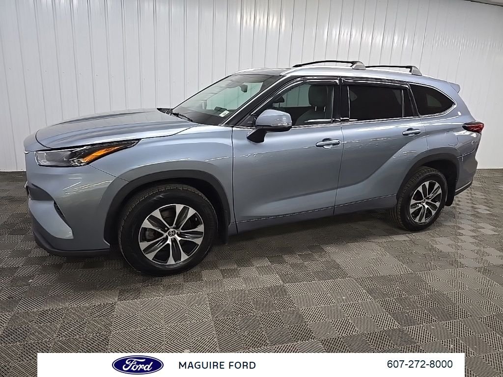 Used 2022 Moon Dust Toyota XLE image 7