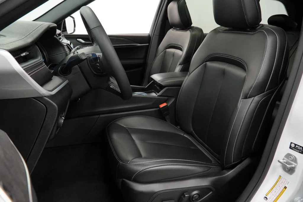 Used 2025 White Jeep Limited image 16