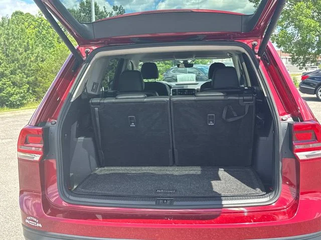 Used 2019 Red Volkswagen 3.6L V6 SE image 14