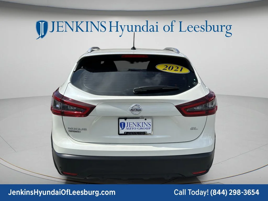 Used 2021 White Nissan SL image 6